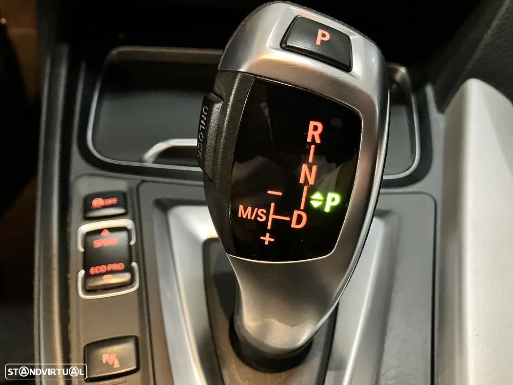 BMW 330 e iPerformance - 24