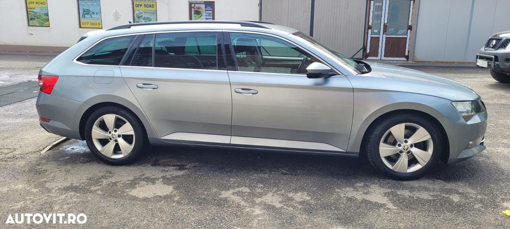 Skoda Superb Combi 2.0 TDI DSG Ambition - 1