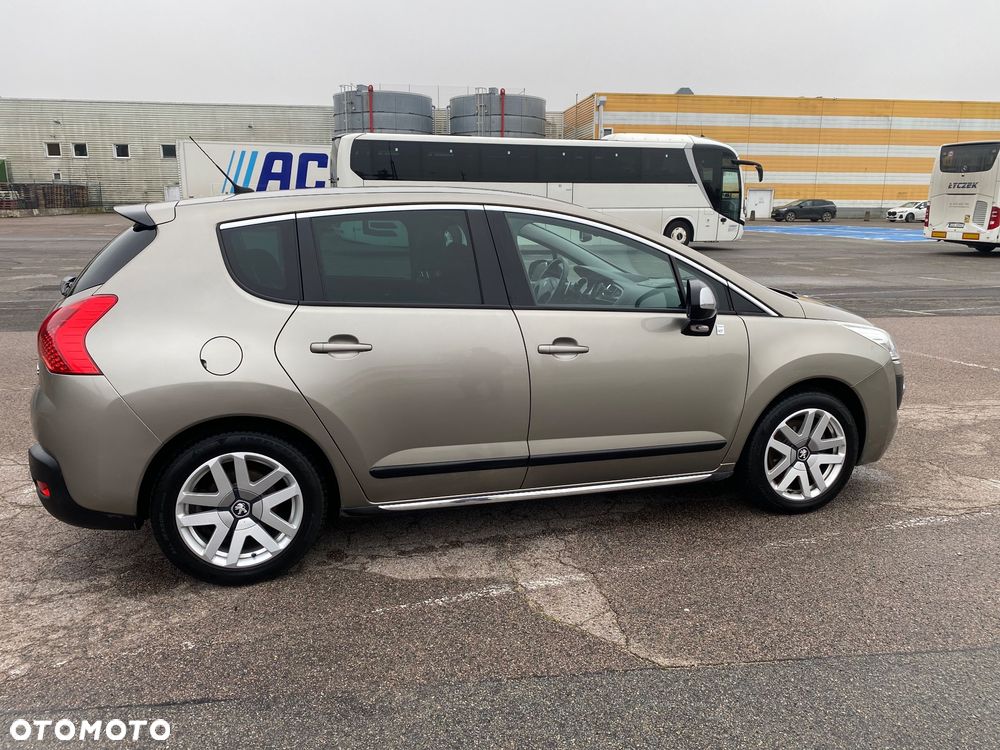 Peugeot 3008 2.0 HDi HYbrid4 - 5