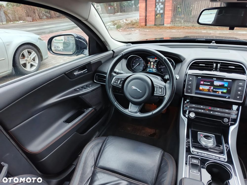 Jaguar XE 2.0 D Prestige - 10