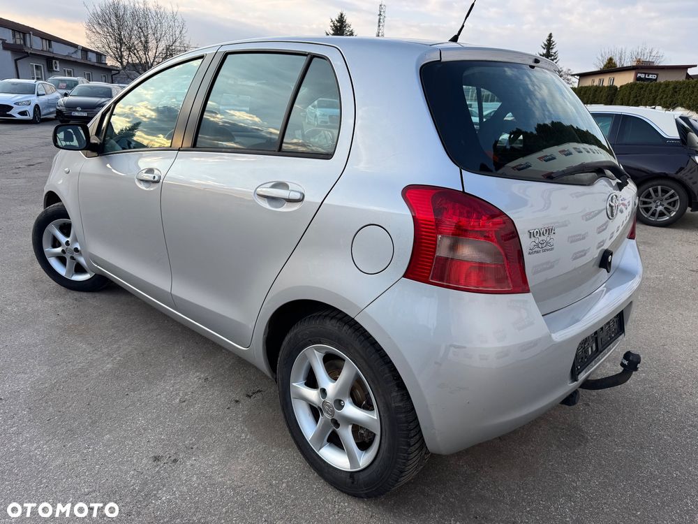 Toyota Yaris 1.3 VVT-i Sol - 2