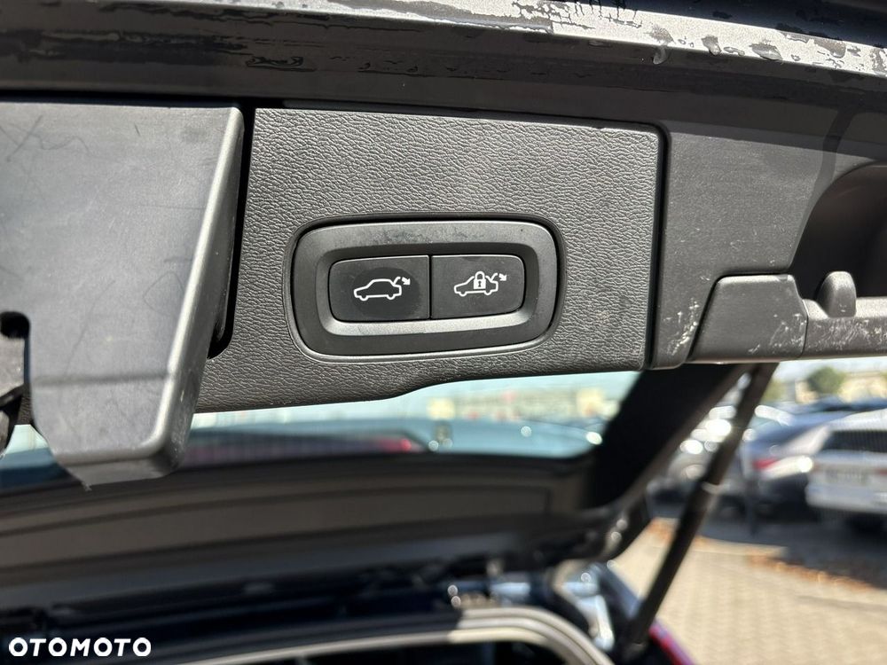 Volvo XC 60 B4 B Geartronic Momentum Pro - 22