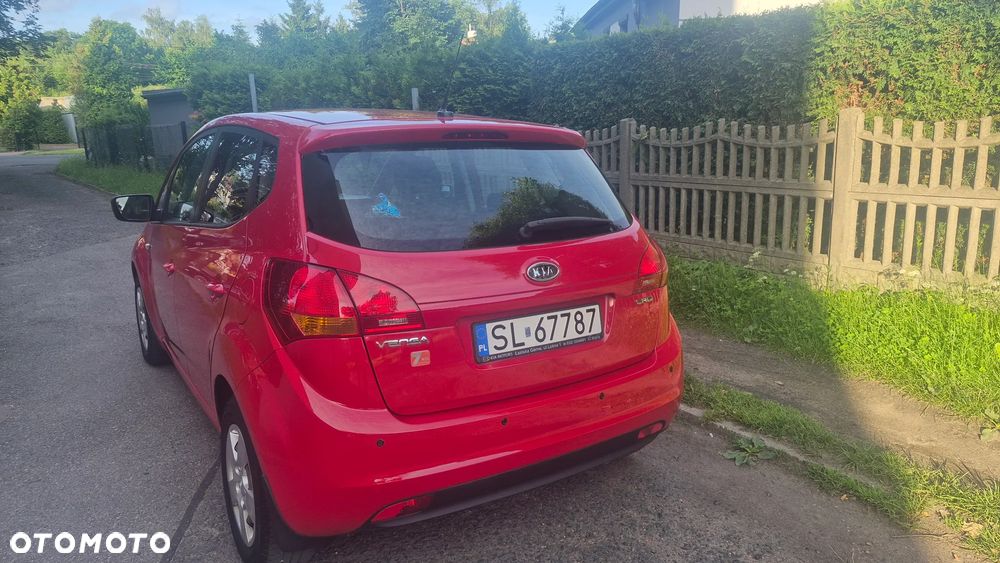 Kia Venga - 8