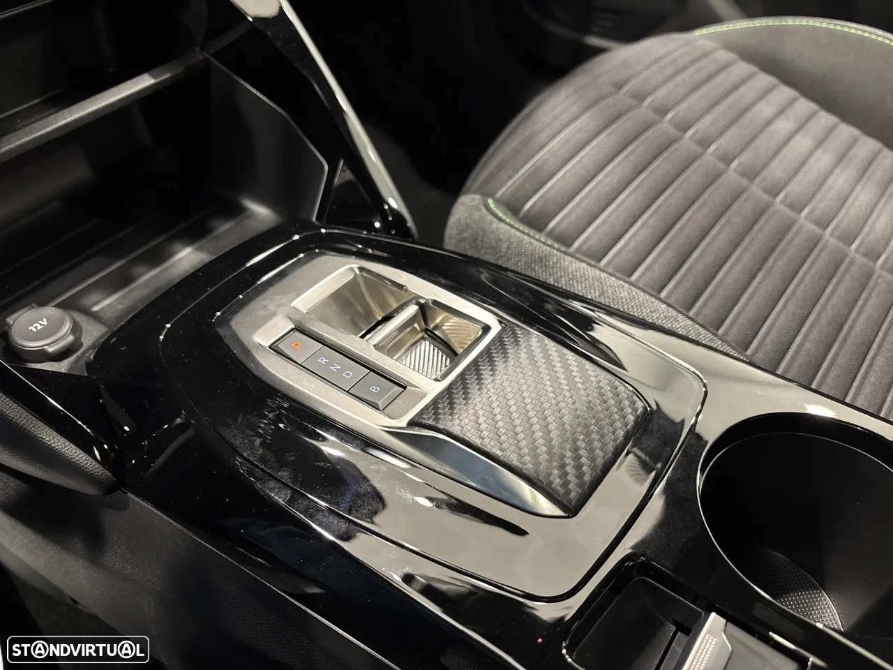 Peugeot e-2008 54 kWh Active - 23