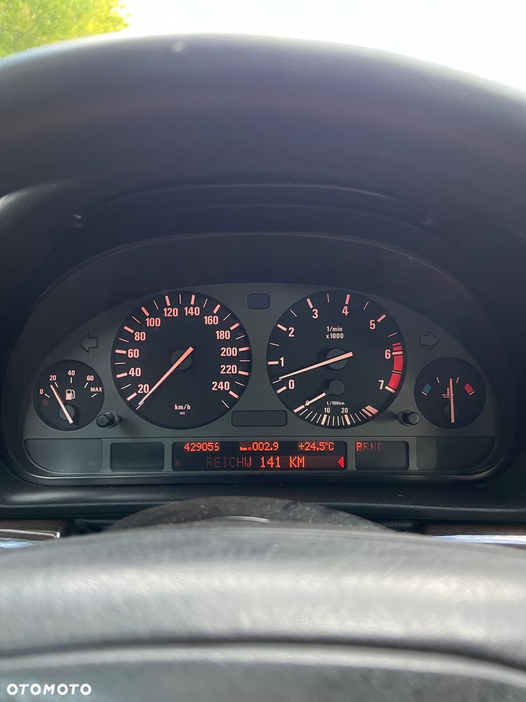 BMW Seria 7 735i - 32