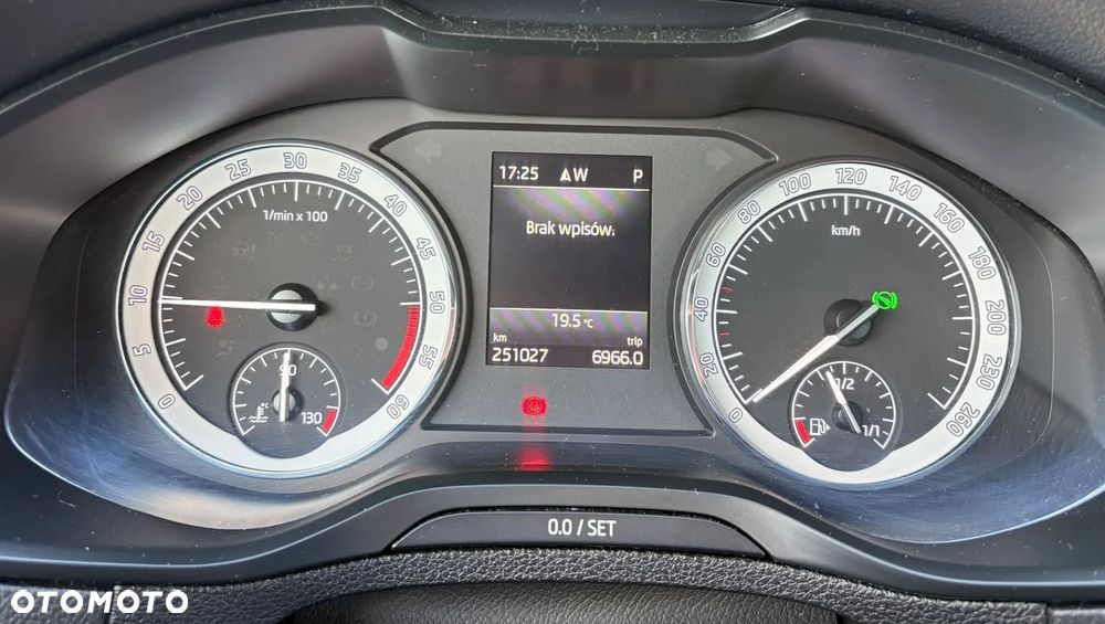 Skoda Karoq 2.0 TDI SCR 4x4 Style DSG - 23