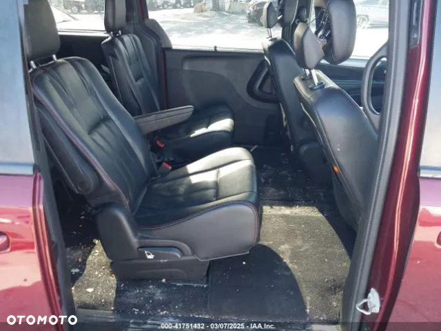 Dodge Grand Caravan - 12