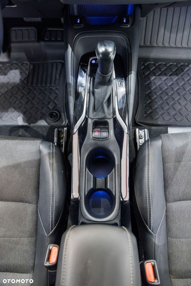 Toyota Corolla 2.0 Hybrid Comfort - 38