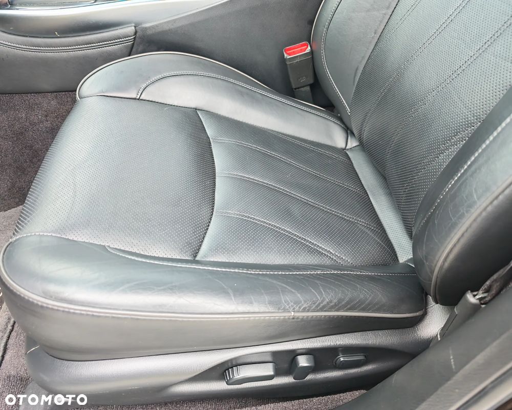 Infiniti Q70 - 28