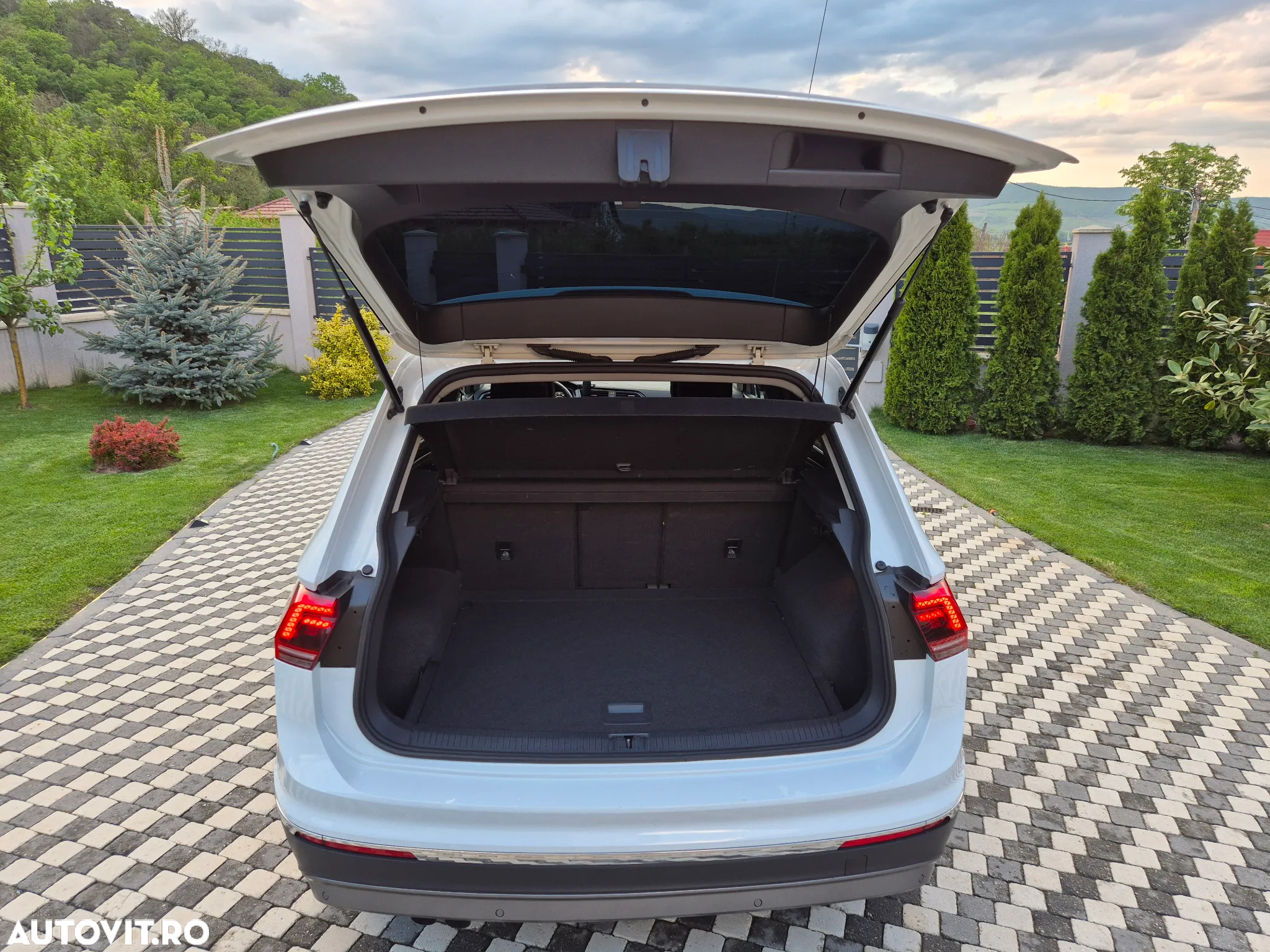 Volkswagen Tiguan - 12