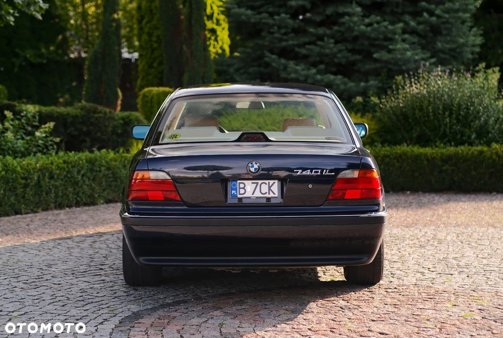 BMW Seria 7 740iL - 11