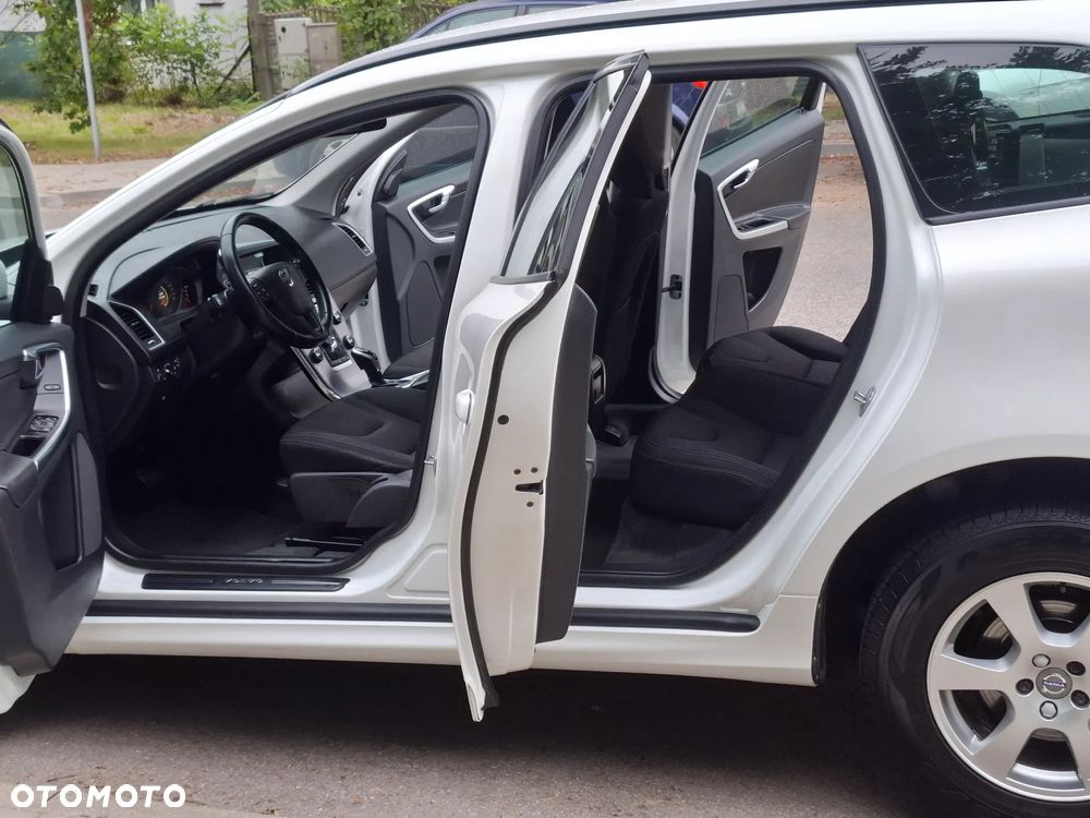 Volvo XC 60 D3 Drive-E R-Design Kinetic - 11