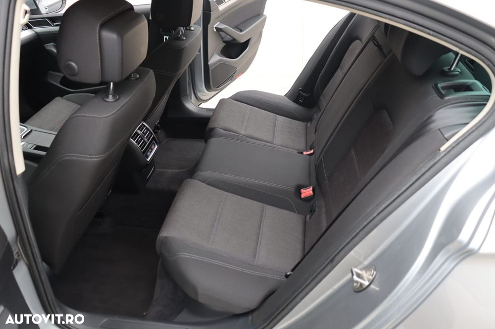 Volkswagen Passat - 11