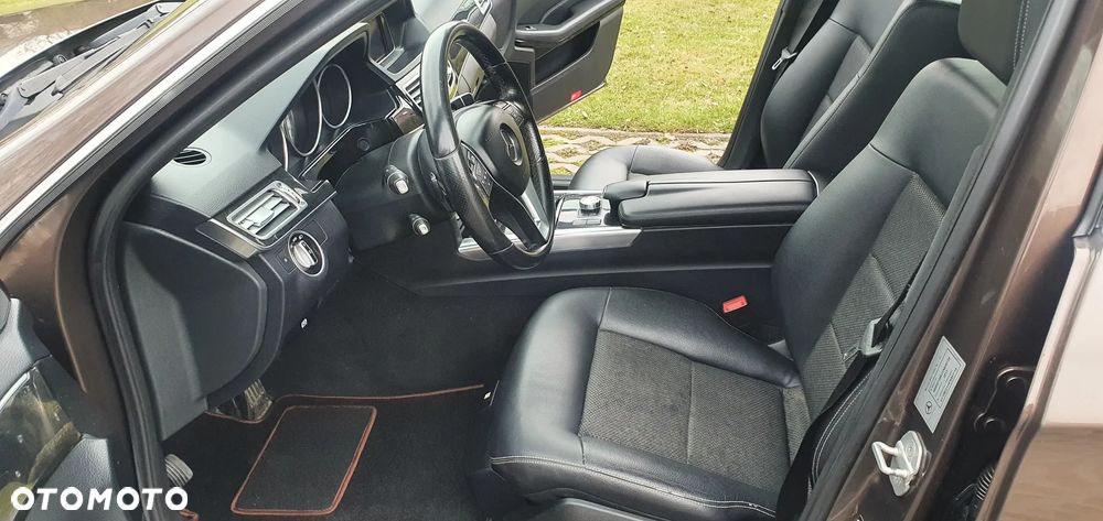 Mercedes-Benz Klasa E 220 CDI BlueEff Avantgarde - 32