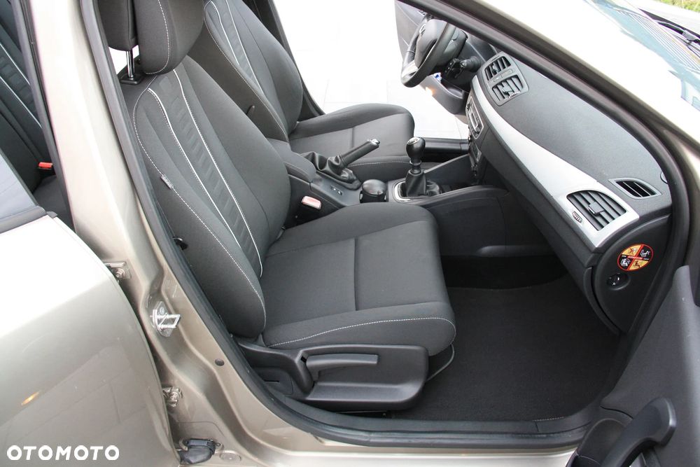 Renault Megane 1.6 16V Dynamique Euro5 - 22