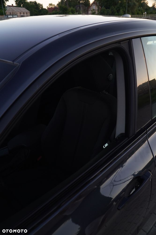 BMW 3GT 318d Sport Line - 23