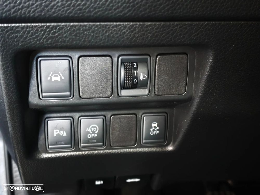 Nissan Qashqai 1.5 dCi N-Connecta 18 - 15