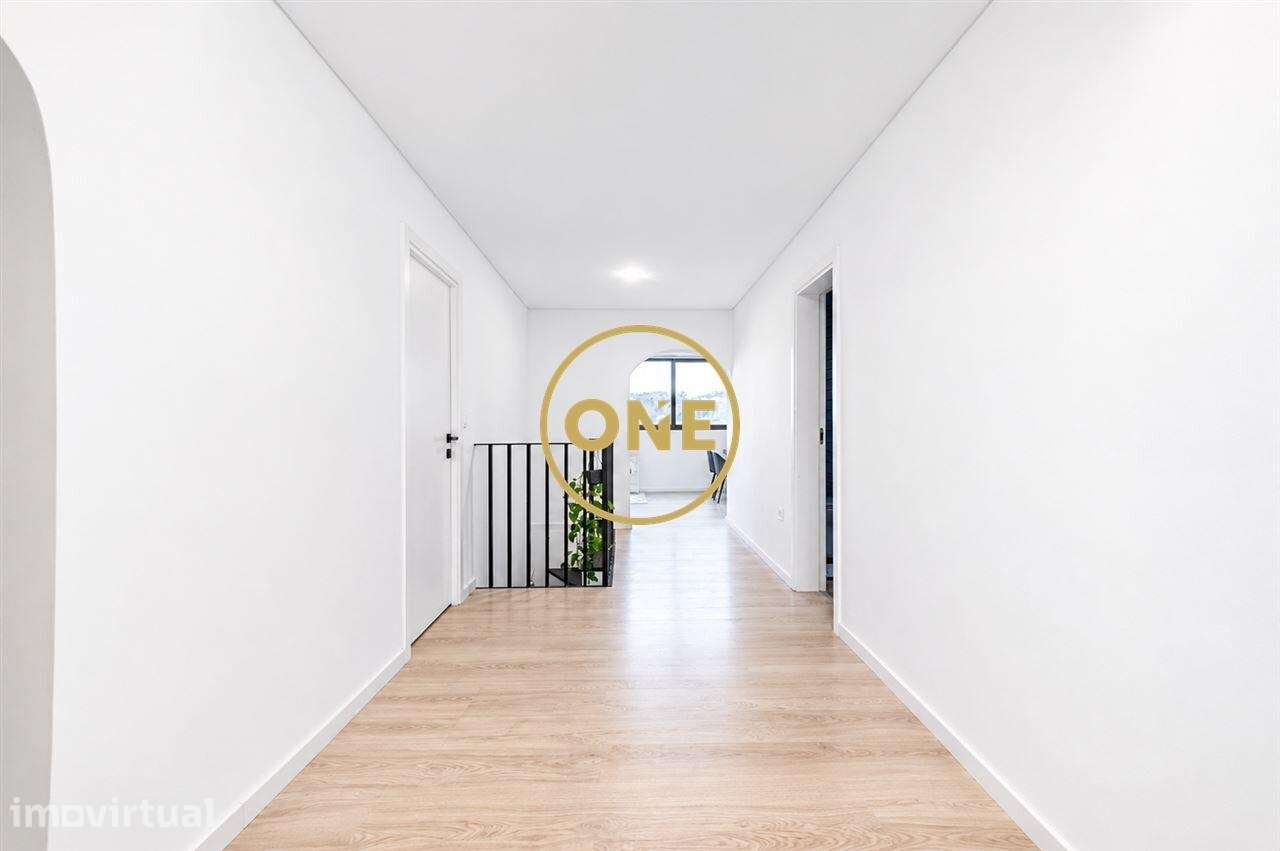 Moradia T3 Totalmente Remodelada com Escritório e Cave Adaptável a T2 - Grande imagem: 3/39