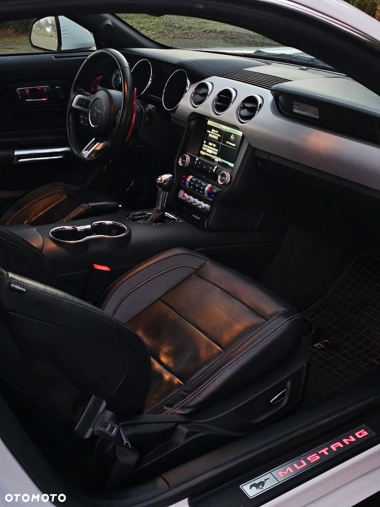 Ford Mustang 5.0 V8 GT - 12