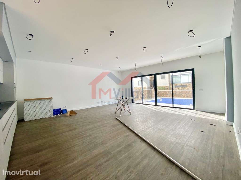 Moradia V3 semi-geminada com piscina e garagem - Albufeira - Grande imagem: 2/35