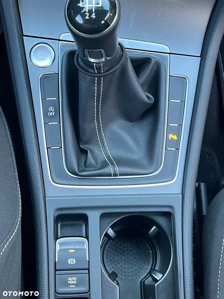 Volkswagen Golf 1.6 TDI DPF Highline - 24