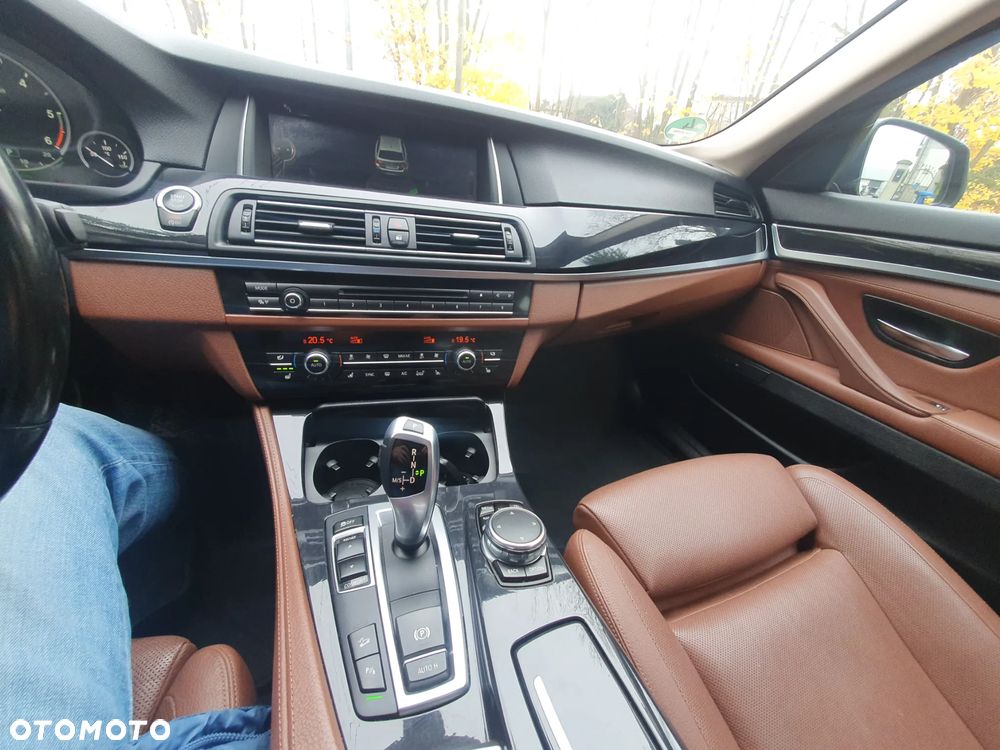 BMW Seria 5 525d xDrive Touring Sport-Aut Luxury Line - 18