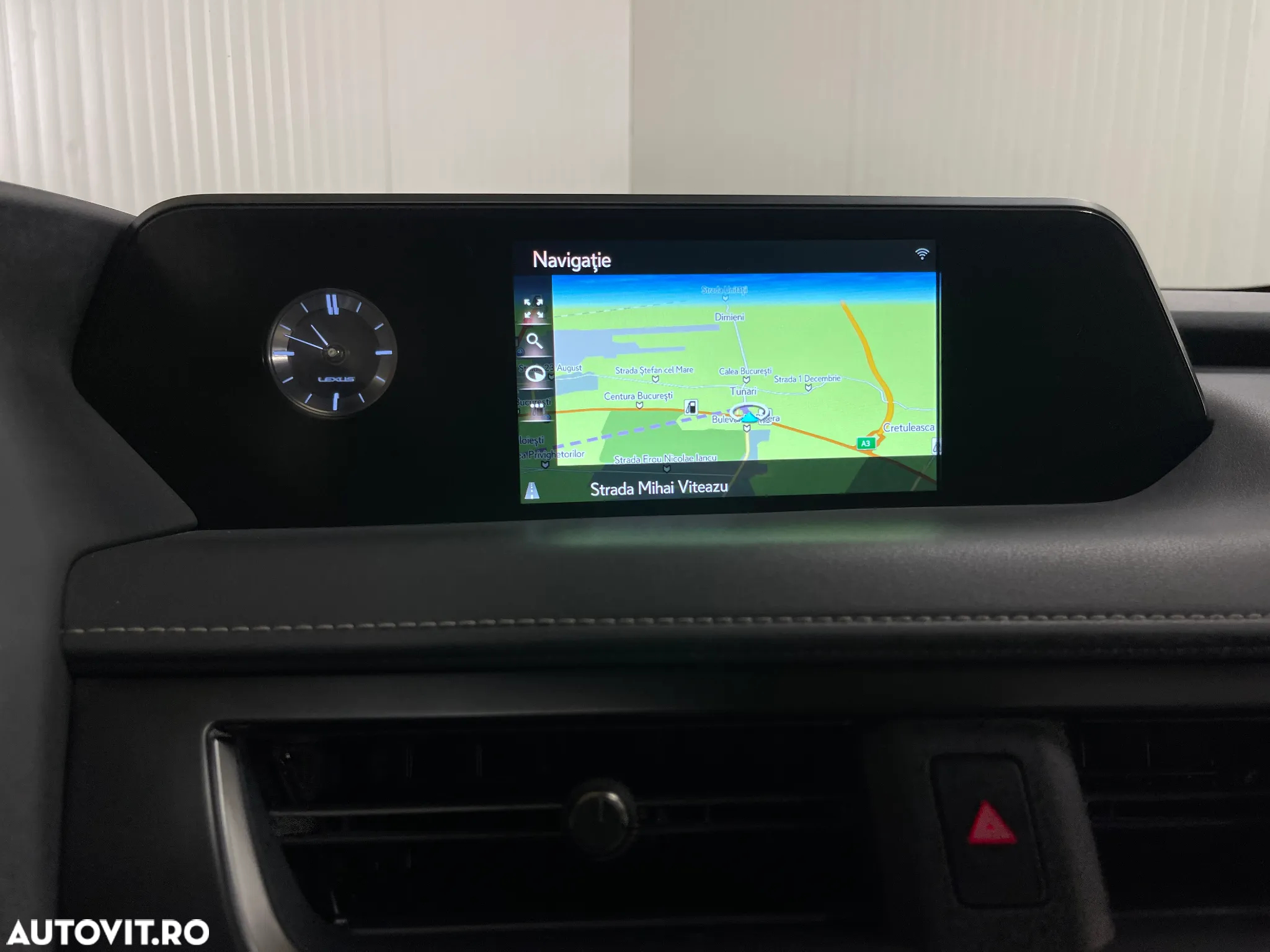 Lexus UX 250h 2.0L HEV 20H- (178 HP) 4X2 CVT Business - 14