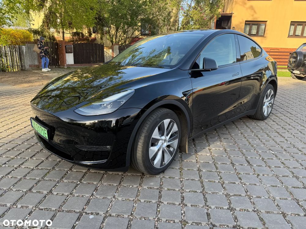 Tesla Model Y Long Range Dual Motor AWD - 1