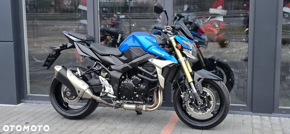 Suzuki GSR - 4