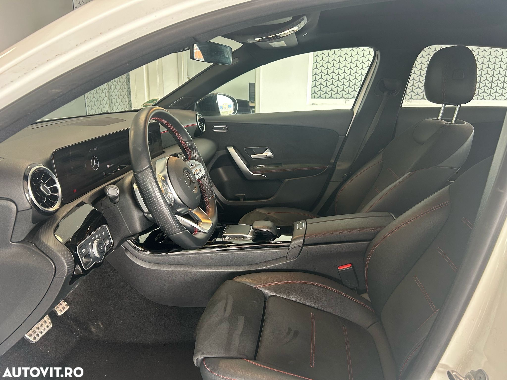 Mercedes-Benz A 250 e 8G-DCT AMG Line - 12