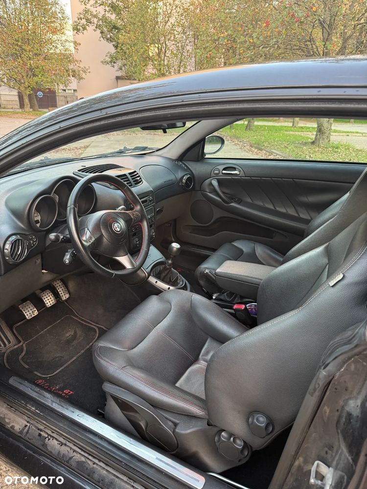 Alfa Romeo GT 1.9JTD 16V Distinctive - 9