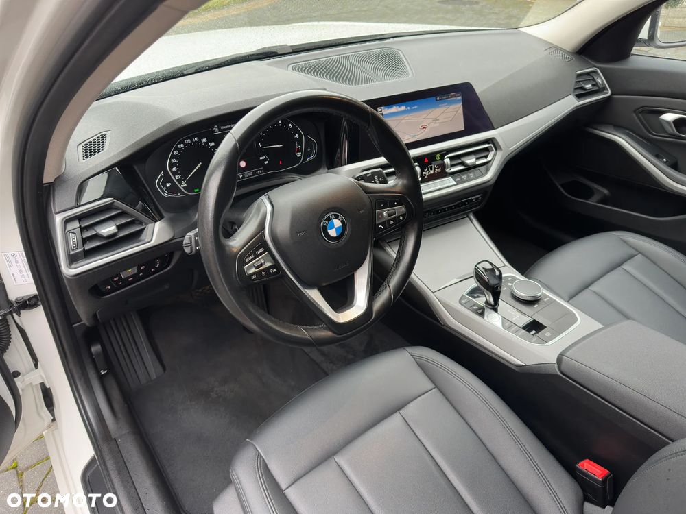 BMW Seria 3 318i Advantage - 11
