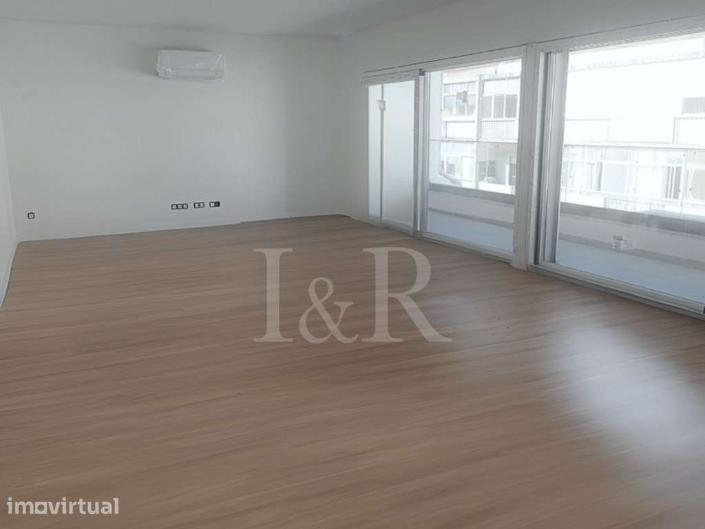 Penthouse T4 com terraço e estacionamento em Cacilhas, Almada - Grande imagem: 3/36