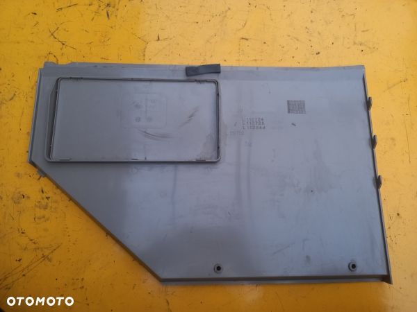Plastik dolny tylny prawej konsoli kabiny John Deere 6620 - 2