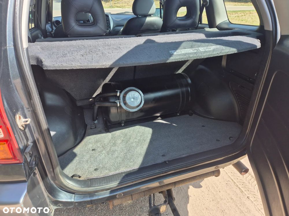 Toyota RAV4 1.8 VVT-i 4x2 - 8