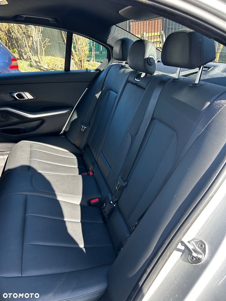BMW Seria 3 330i xDrive Sport Line - 19