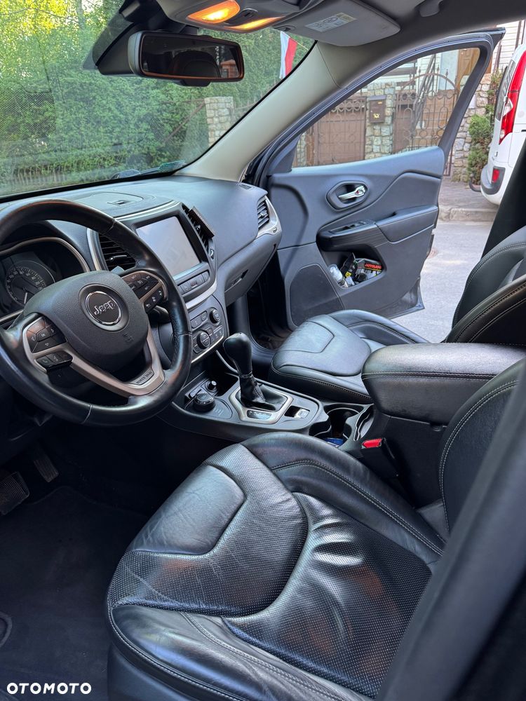 Jeep Cherokee - 16
