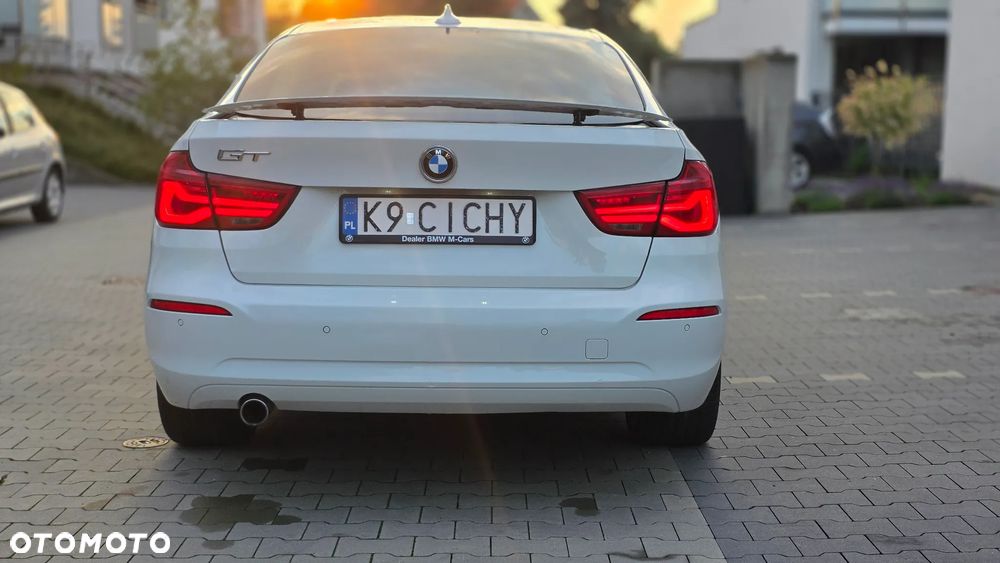 BMW Seria 3 318d Luxury Line - 11