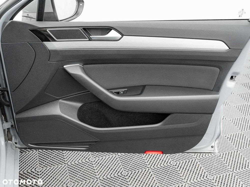 Volkswagen Passat - 32