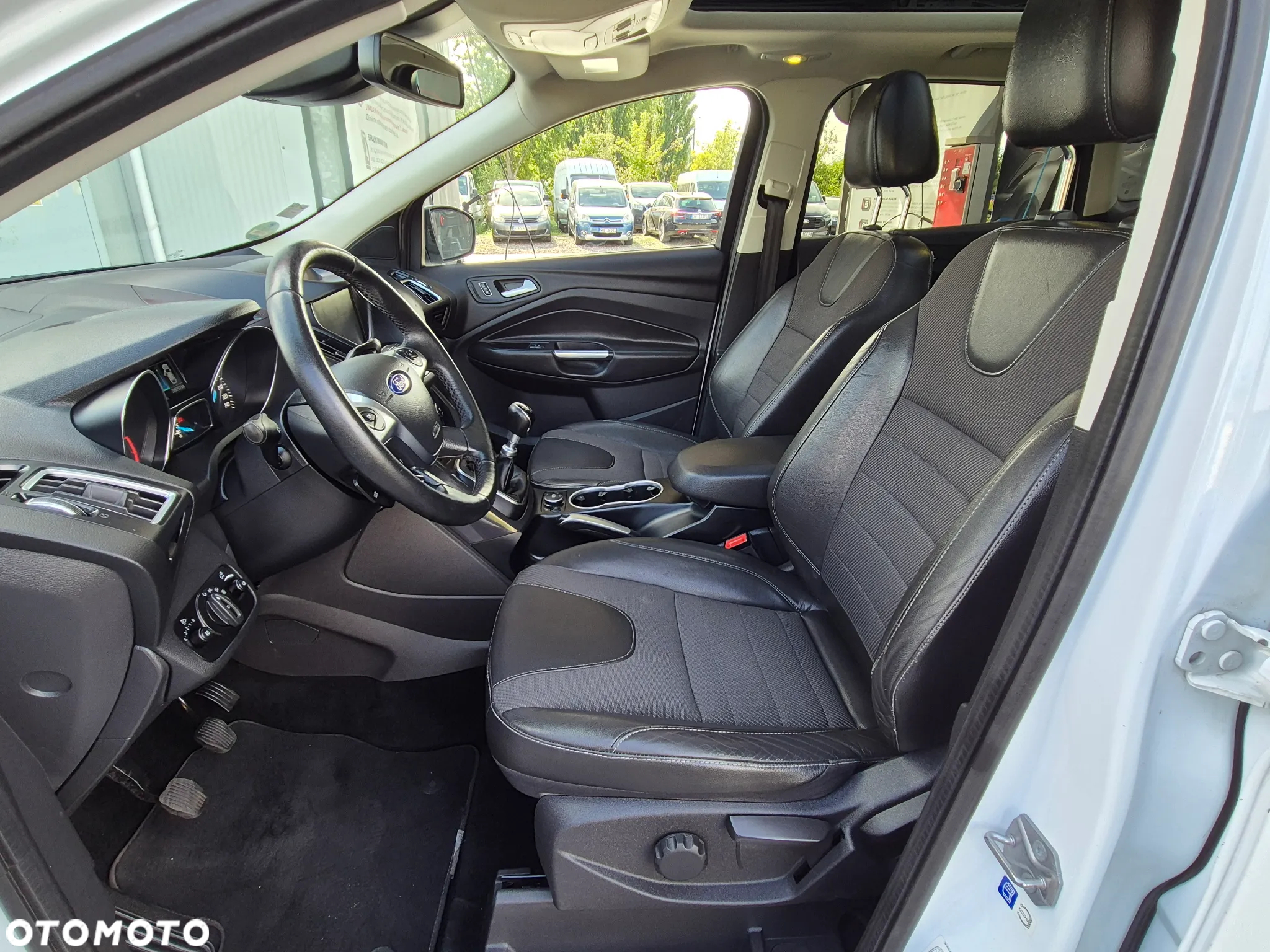 Ford Kuga 2.0 TDCi 2x4 Titanium - 24