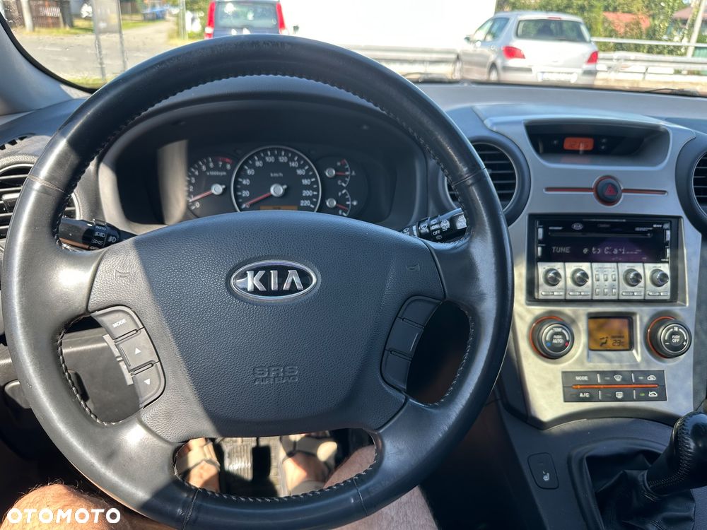 Kia Carens - 10