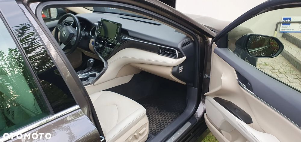 Toyota Camry 2.5 Hybrid Executive CVT - 6