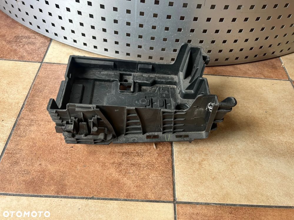 OBUDOWA PODSTAWA AKUMULATORA PEUGEOT 208 I CITROEN C4 CACTUS 9676054080 - 2