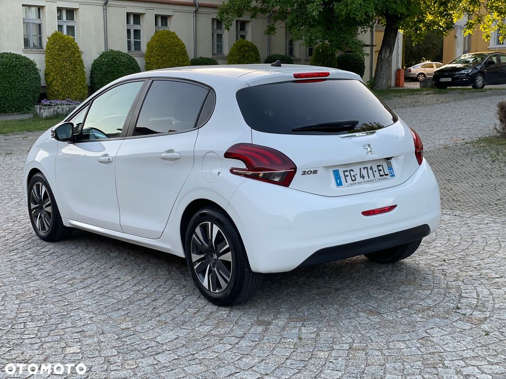 Peugeot 208 1.2 PureTech GPF Signature S&S - 6