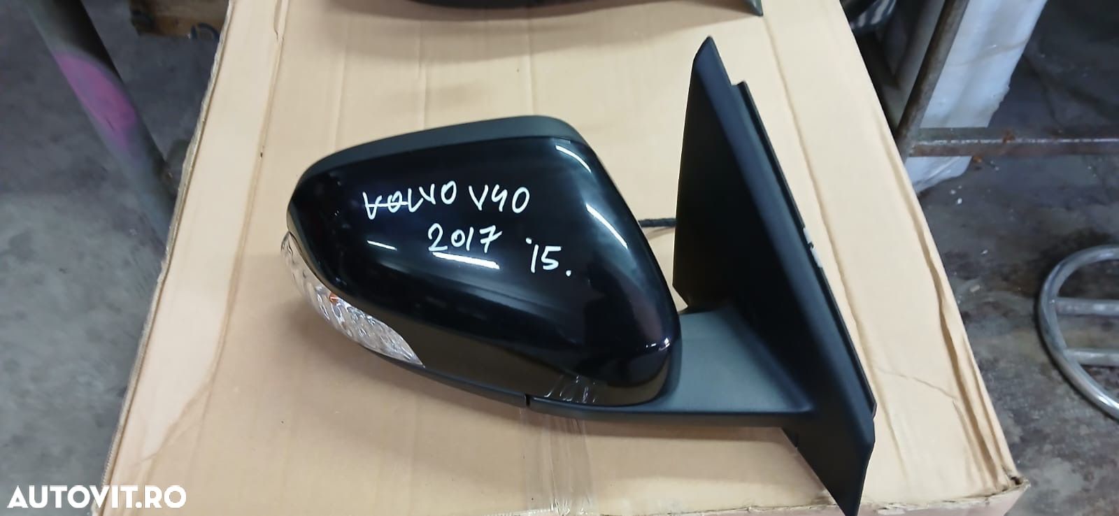 Oglinda usa VOLVO V40 an 2017 , stanga sau dreapta, de pe masina cu volan pe stanga - 1