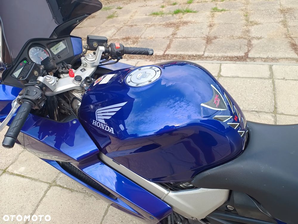 Honda VFR - 12