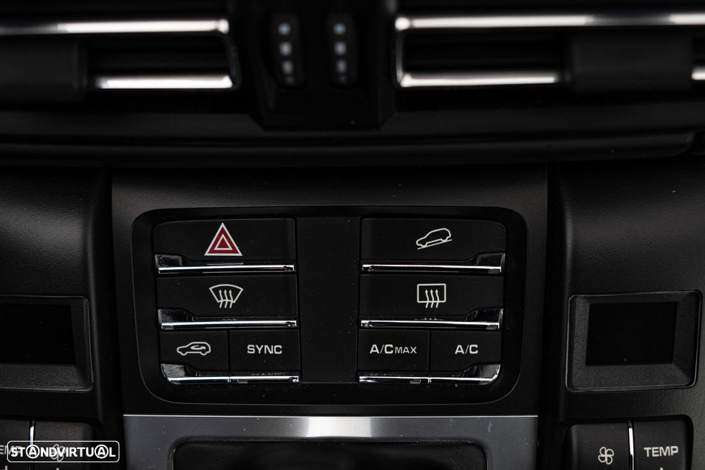 Porsche Macan Turbo - 32