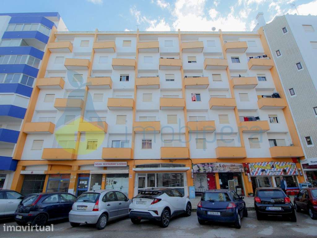 Simpático apartamento T2 renovado para venda em Armação de Pêra a 1... - Grande imagem: 4/25