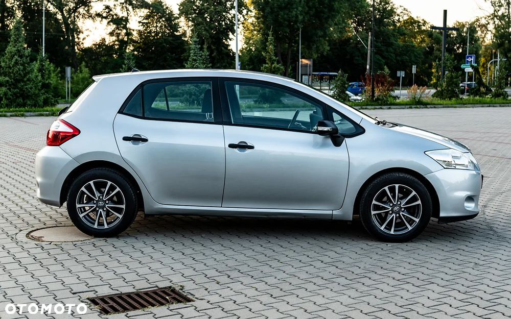 Toyota Auris 1.4 D-4D Luna EU5 - 6