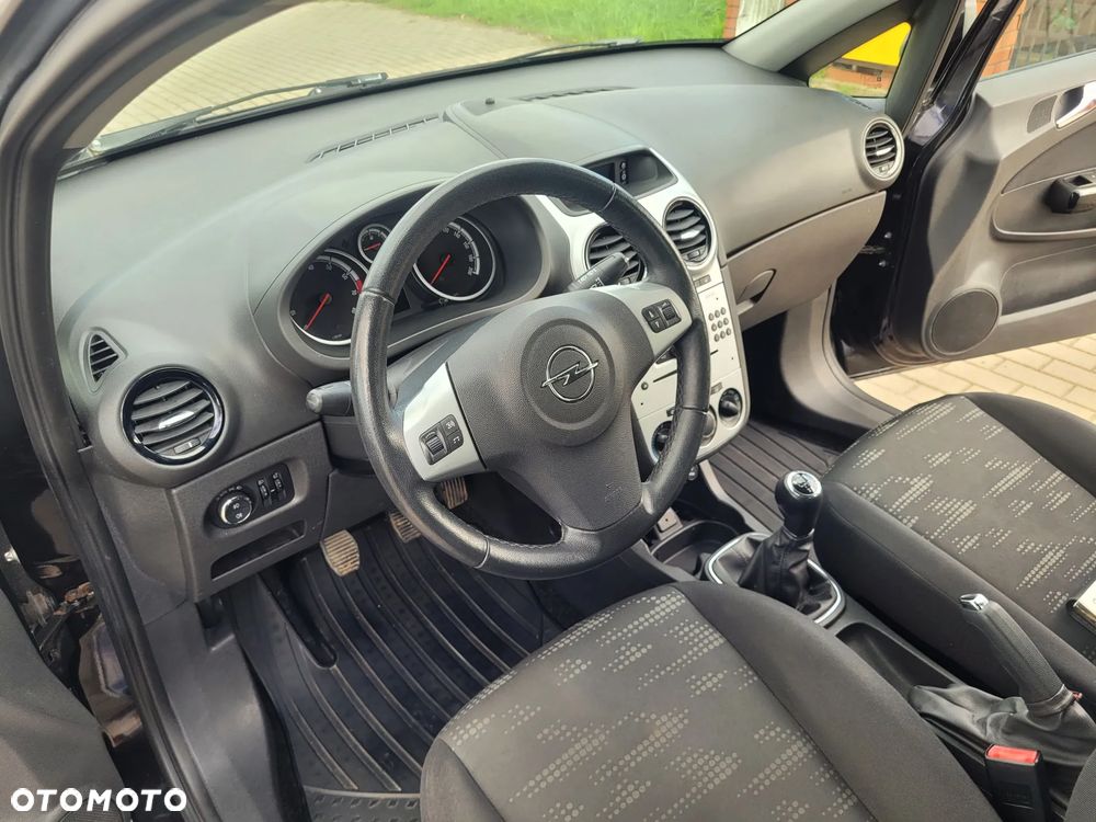 Opel Corsa 1.4 16V Satellite - 16